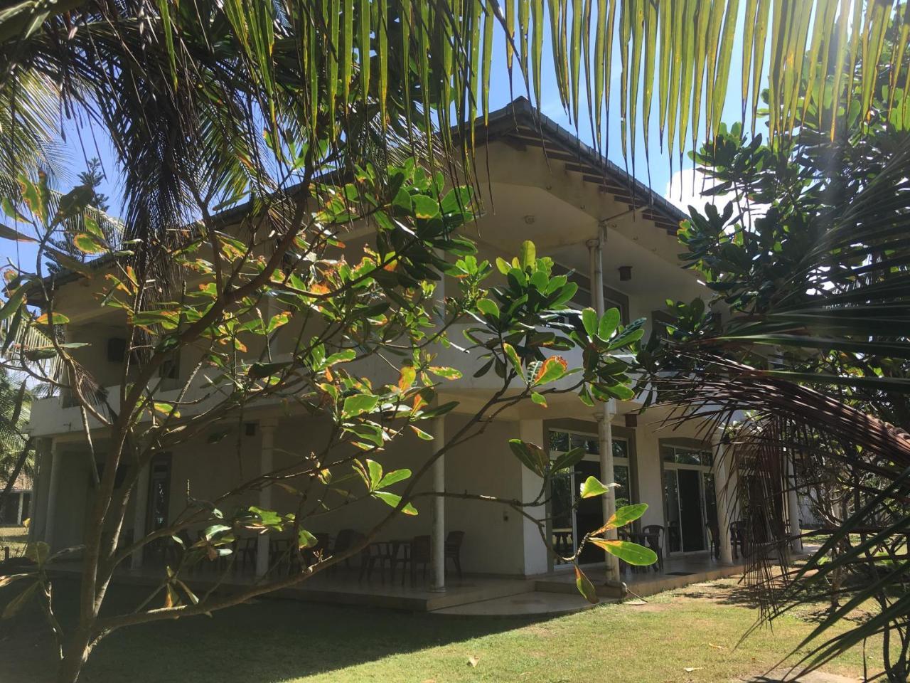 Raja Beach Hotel Balapitiya Exterior foto